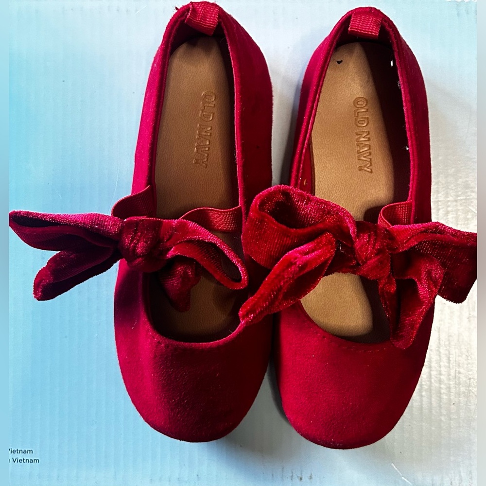 Red old navy dress shoes size 8’
